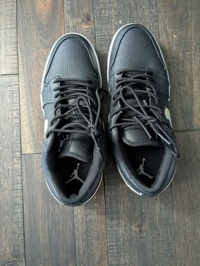 Nike Jordan Men's Black Low-Top Sneakers